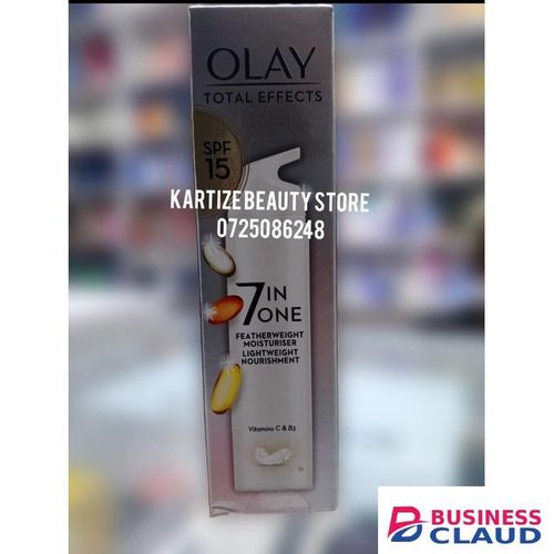 Olay Total Effects 7 In One Featherweight Moisturizer Light Weight Nourishment Vitamins C And B3 SPF 15