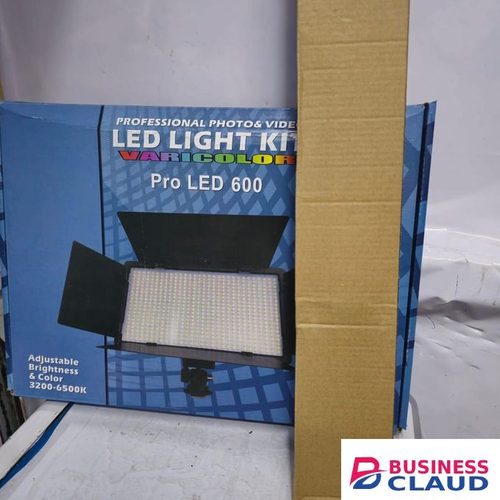 Pro LED 600 U600 Studio Lighting Kit 600 LED Bulbs Dimmable Adjustable Color Temperature Tripod Stand for Content Creators