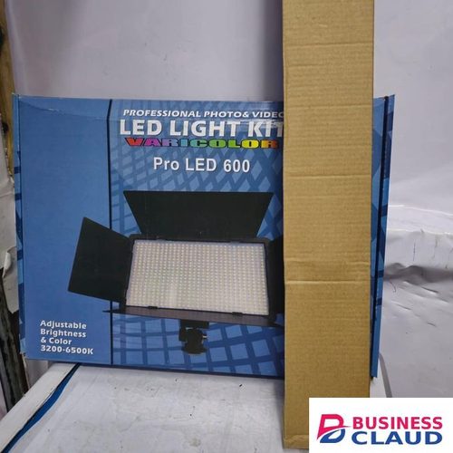 LED-U600 Single Light Kit With Tripod Stand – Dimmable LED Panel For Content Creators & Makeup Artists