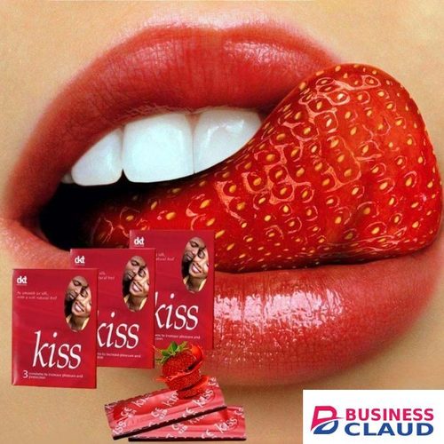 Kiss Strawberry -Flavoured Ribbed Condoms (24 Pack)