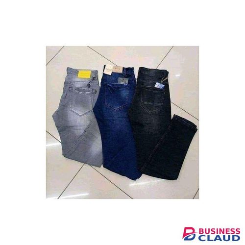 A pack of 3 men denim jeans