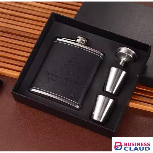 Portable hip flask/whisky bottle set with 2 stainless steel cups, 200ml capacity, perfect for Jack Daniels and Glenfiddich lovers. Ideal for outdoor trips, parties, and gifting