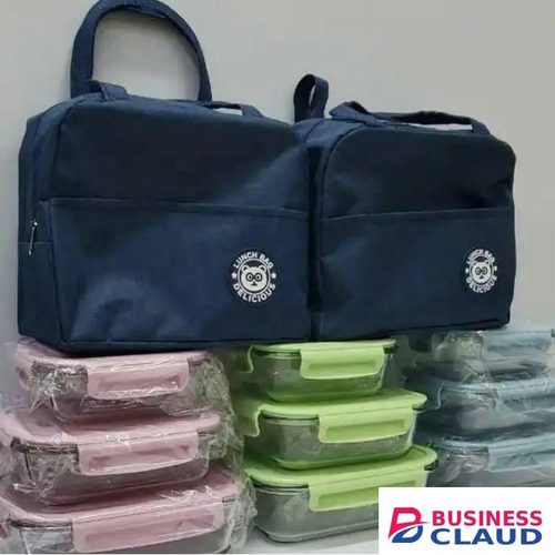 Delicious lunch bag + 3pc air tight glass food bowls