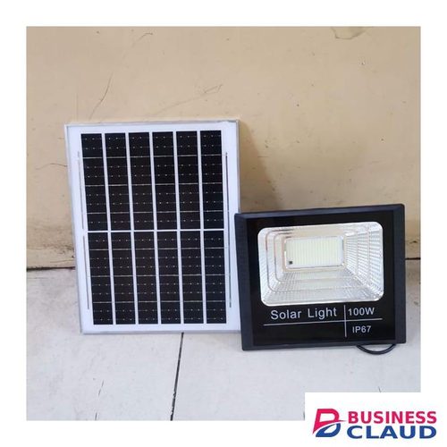 IP67 Waterproof 100W Outdoor Solar Flood Light Long Battery Life and Easy Installation
