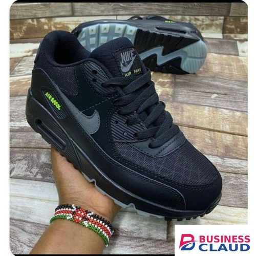 AM Black Sneaker