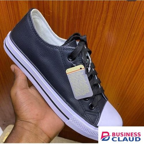 Canvas leather version black white sole in Kahawa-wendani