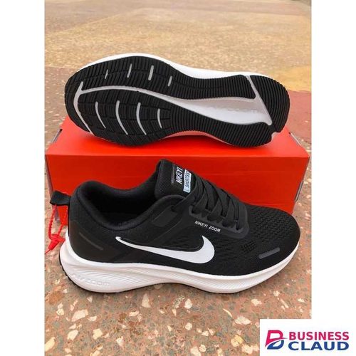 Sports sneaker