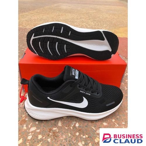 Sports sneaker