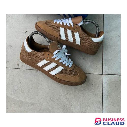 Low cut SNEAKERS in Kahawa-wendani
