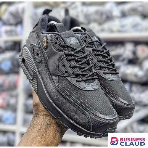 90 surplus Air black sneakers