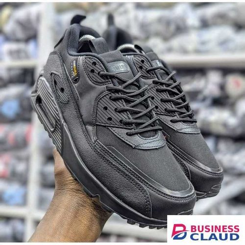 90 surplus Air black sneakers