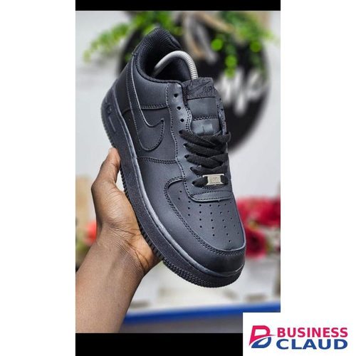 Original Classic Black Low-Top Sneakers for Men & Women – Casual Streetwear Shoes