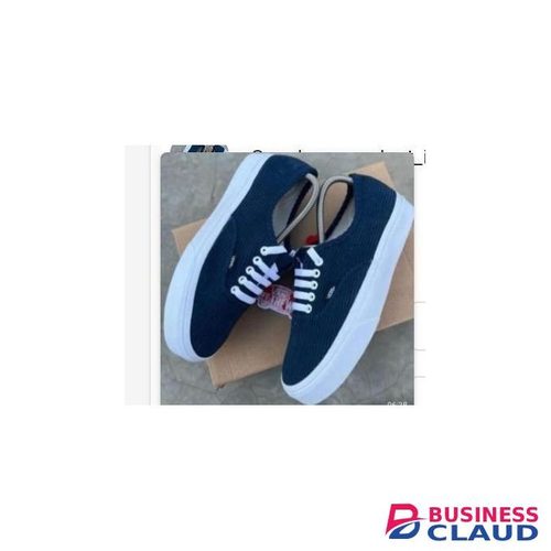 Perfect sneakers in Kahawa-wendani