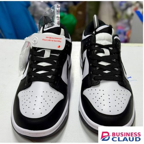 SB PANDA AUTHENTIC SNEAKERS