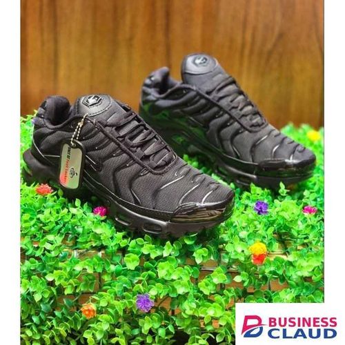 TN pure black sneakers in Kahawa-wendani