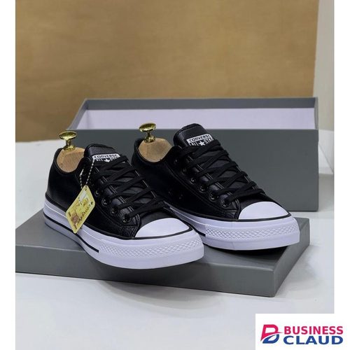 Canvas black white leather rubber shoes in Kahawa-wendani