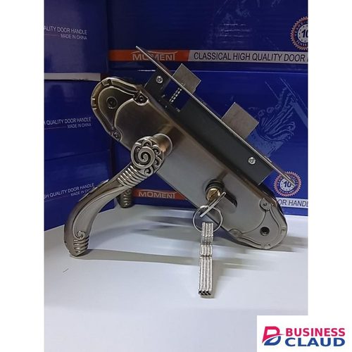 Moment Door lock in One-unit