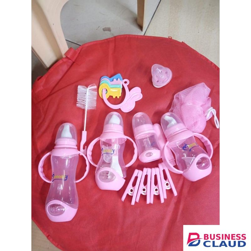 Momeasy Baby Feeding Gift Set With Four Baby Feeding Bottles.