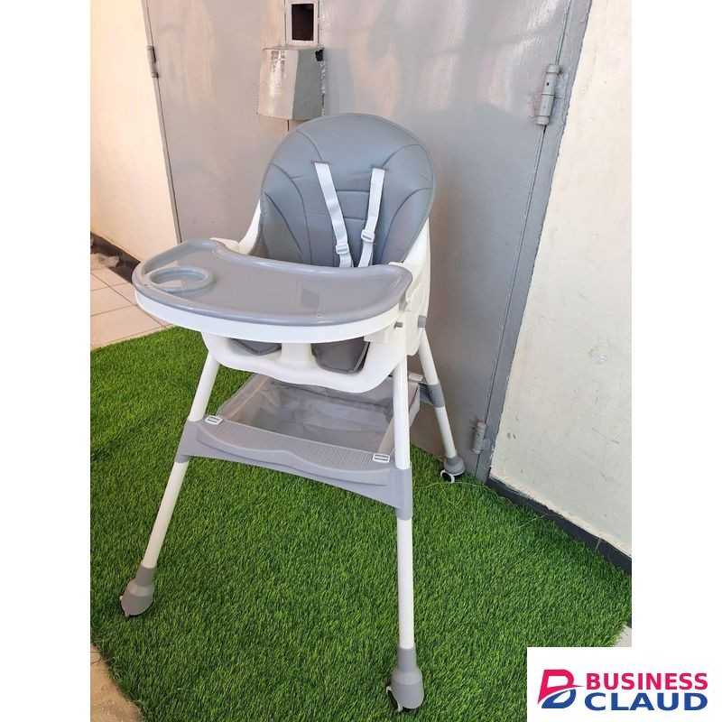 Kids feeding highchair