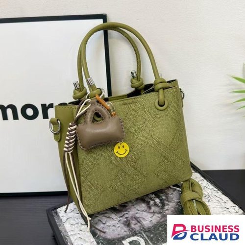 Women’s Textured Handbag with Cute Smiley Face Charm – Elegant & Trendy Shoulder Bag