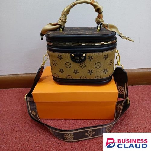 Premium quality women's shoulder bag