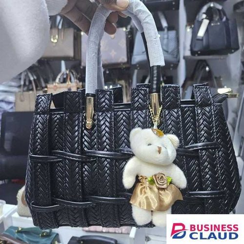 CLASSIC HANDBAG FOR LADIES BLACK