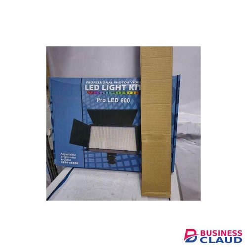 LED-U600 LED Panel Light For Makeup And Photography – Portable, Dimmable, And Color Adjustable Lighting Solution For Studio Or Home Use