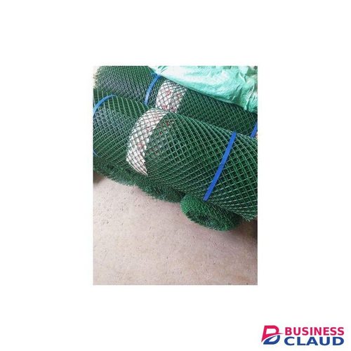 Green Plastic Chicken Wire - Rust-Proof Poultry Mesh for Floors & Fencing