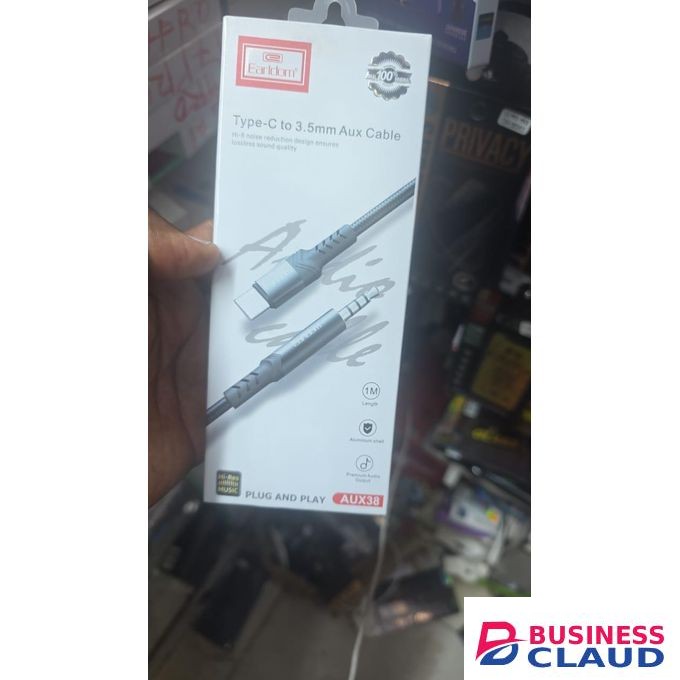 Samsung Earldom ET-AUX38, a Type-C to 3.5mm AUX cable designed to bridge modern USB-C devices with traditional audio systems.