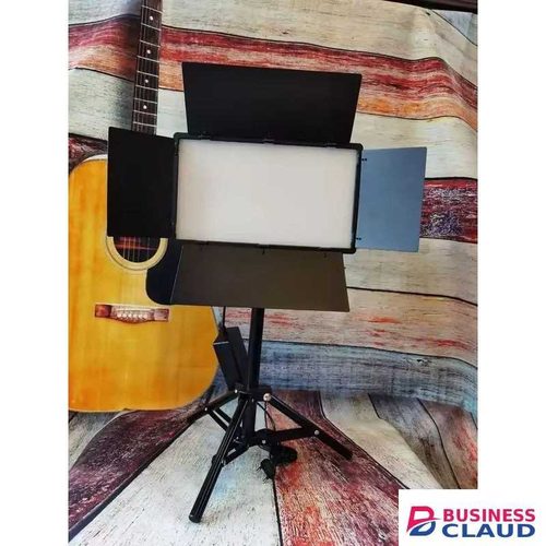 LED-U600 Professional Vlog Light With Adjustable Tripod Stand – One Pack Video Lighting For Influencers