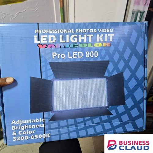 Pro LED 800 High-Quality LED Studio Light Kit – Adjustable Brightness & VARICOLOR Temperature (3200K-6500K) With Sturdy 2.1M Tripod For Stability