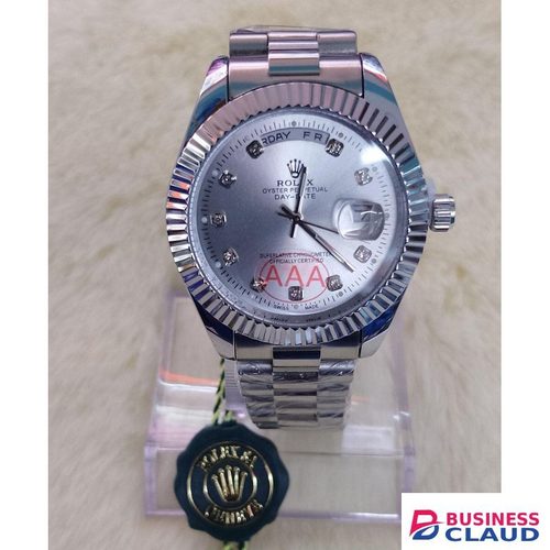 Diamond Mist – Silver Timepiece with Crystal-Like Hour Accents & Radiant Precision