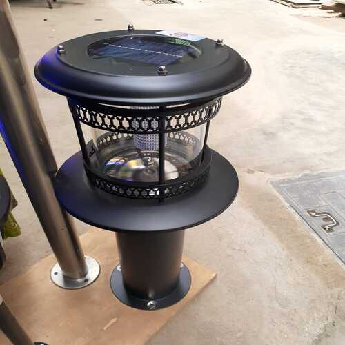 Solar garden lights with an automatic light sensor in Kenya