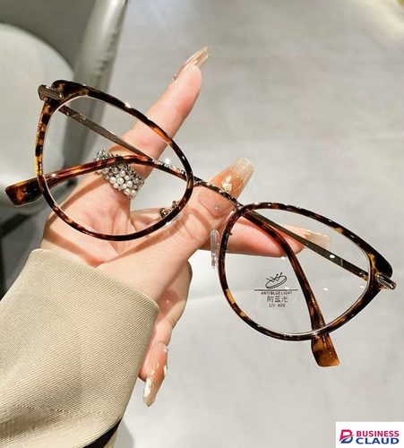 Retro cat eyes can be paired with prescription myopia glasses for women with good looks, small frames, no makeup, versatile personality in Kenya-premium-incense-scent