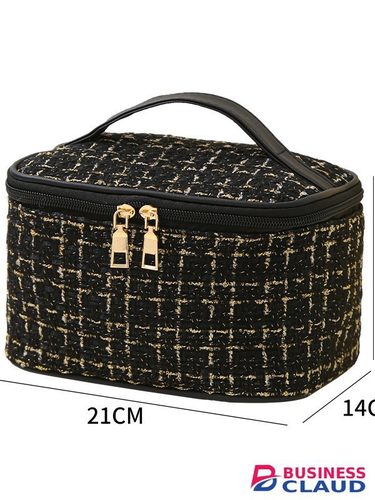 New style small Chanel makeup bag - large capacity, high appearance quality, portable and waterproof toiletry bag for travel, convenient for storing cosmetics.