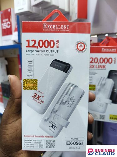 LIMITED TIME OFFER!! EXCELLENT 20,000MAH POWER BANK, 3X LINK, TYPE-C, MICRO, USB, LIGHTNING, Standard DC 5V/2.1A input and output for quick device charging, onboard screen to show percentage. Limited time offer in Cable-black