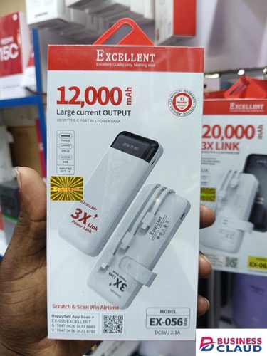LIMITED TIME OFFER!! EXCELLENT 20,000MAH POWER BANK, 3X LINK, TYPE-C, MICRO, USB, LIGHTNING, Standard DC 5V/2.1A input and output for quick device charging, onboard screen to show percentage. Limited time offer in Cable-black