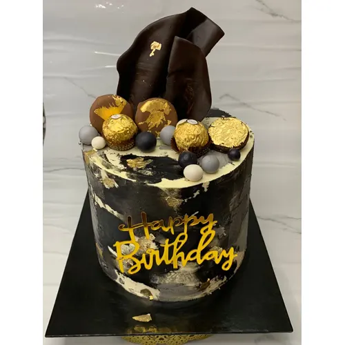 1.5 kgs cookies and cream cake with chocolate