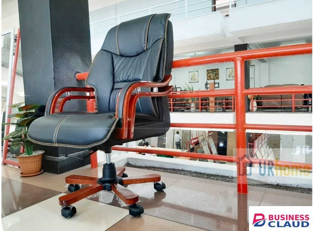 Executive Chair with Wooden Arms