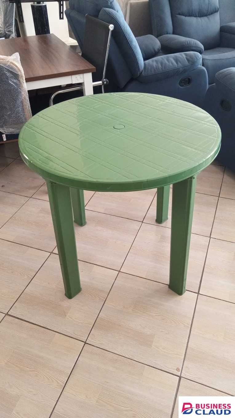 Round Plastic Table