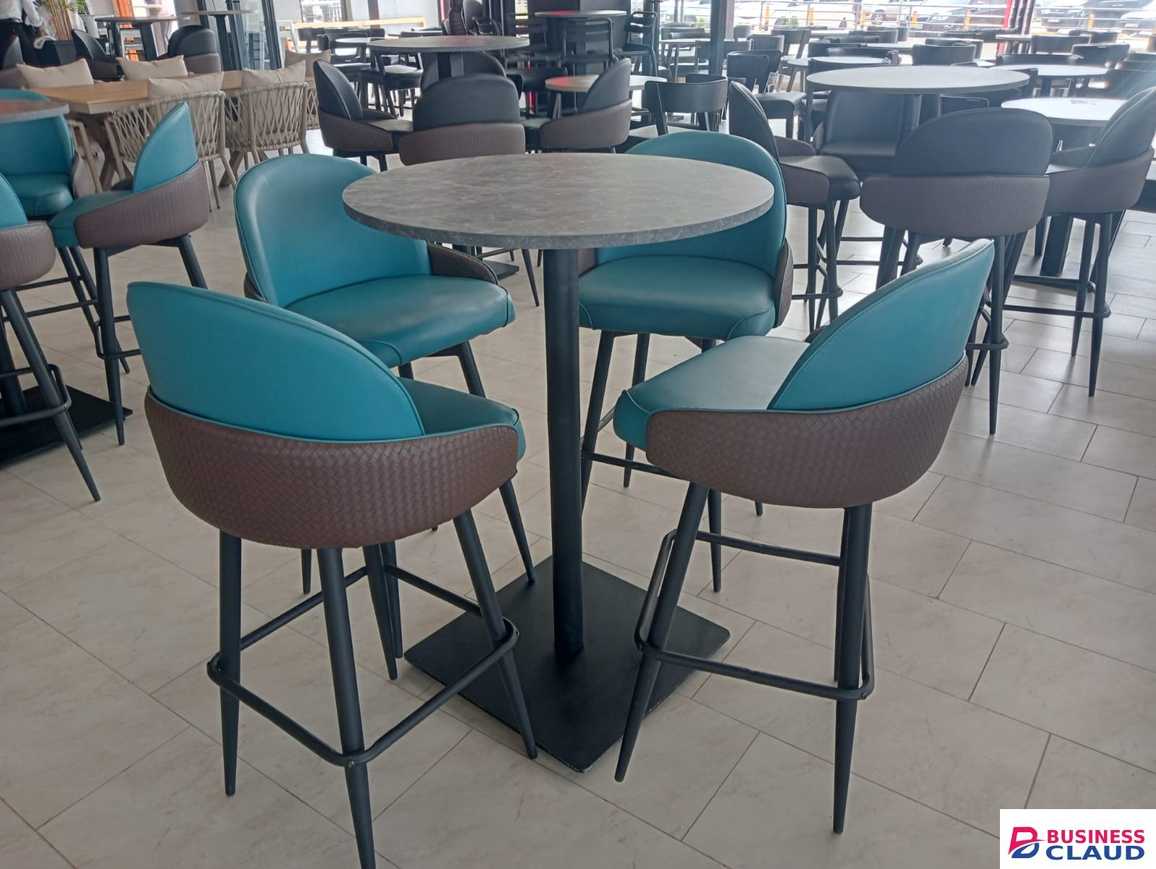 Swivel High Stool