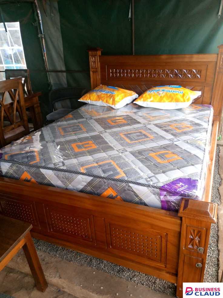 Queen Size Mahogany Bed