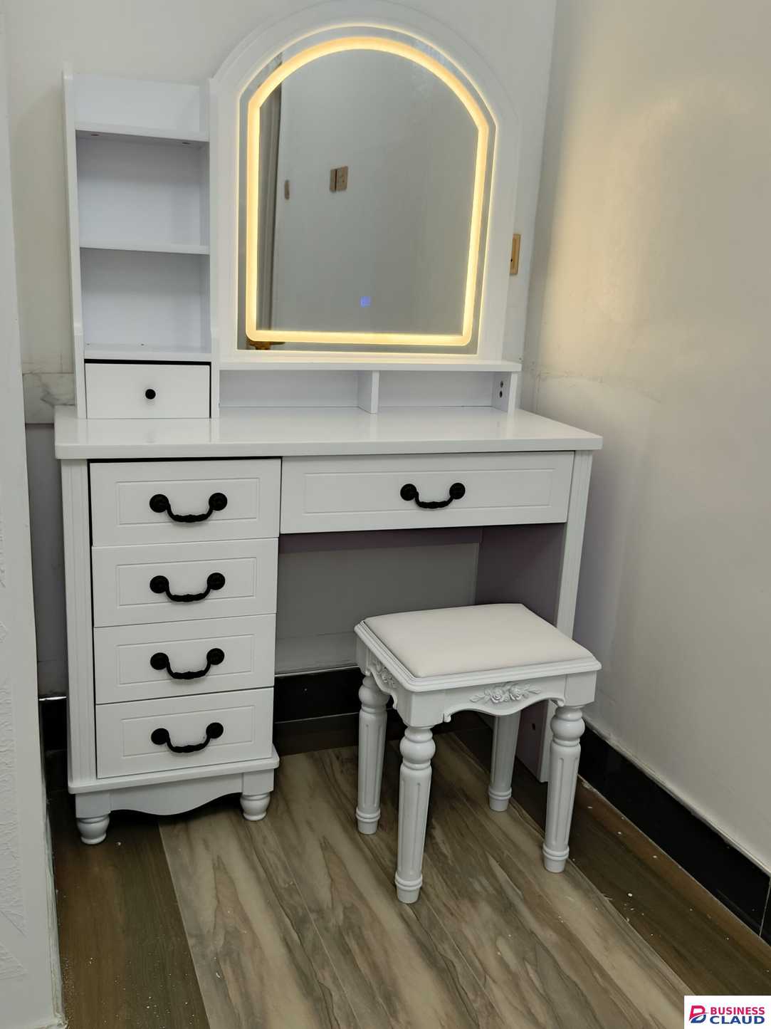 Modern Dressing Table with Mirror