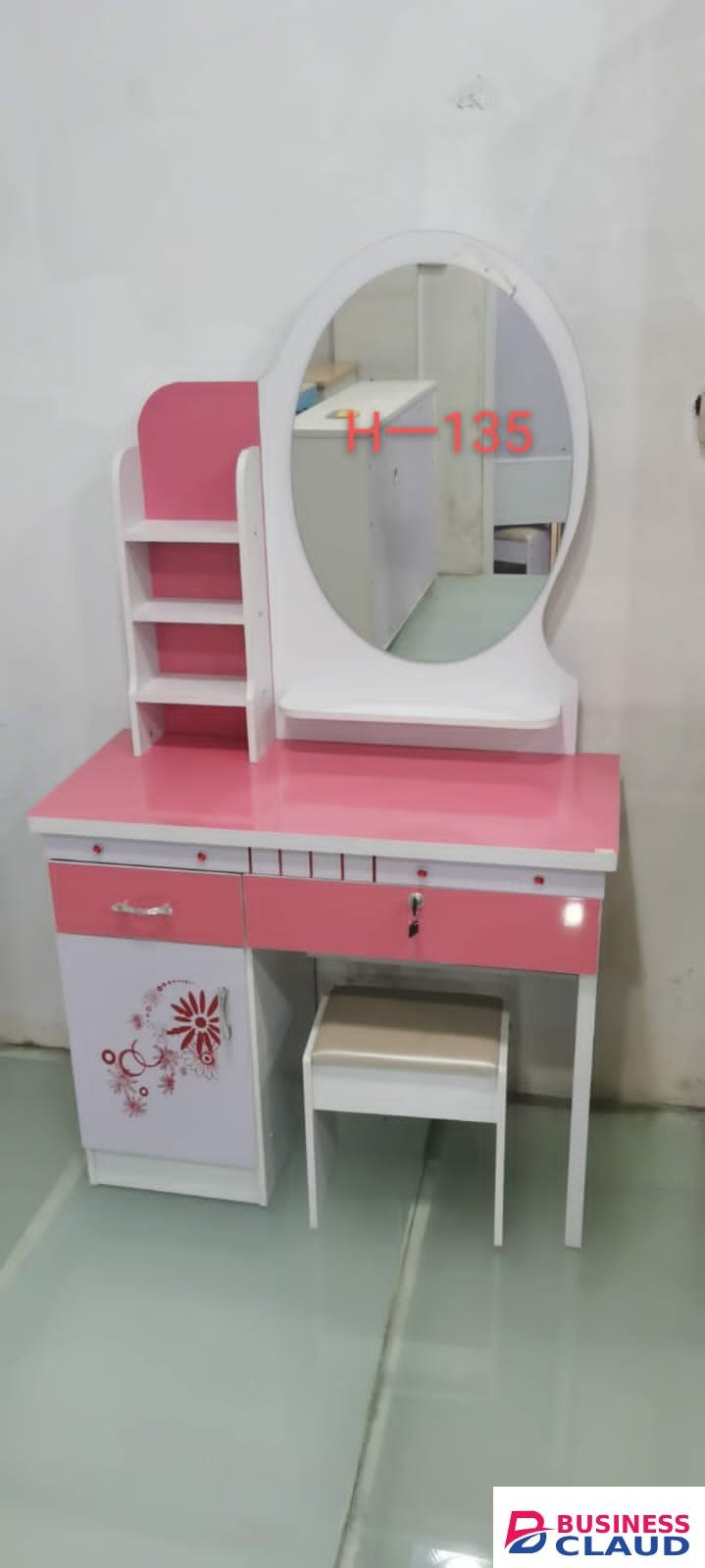 Affordable Makeup Table