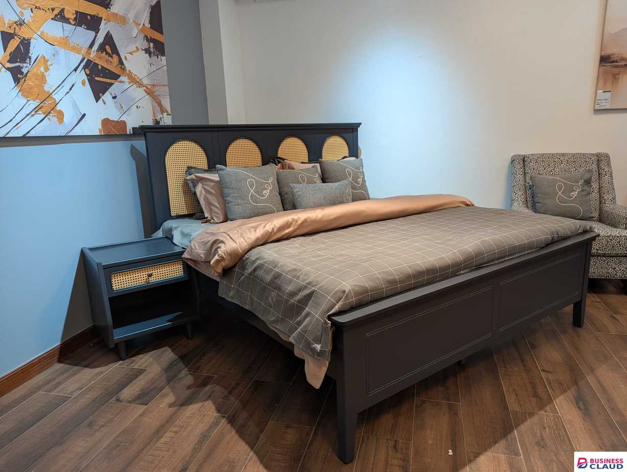 Carolina Queen Bed