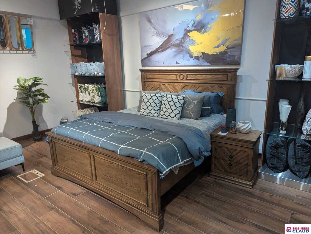 Charlotte Queen Bed