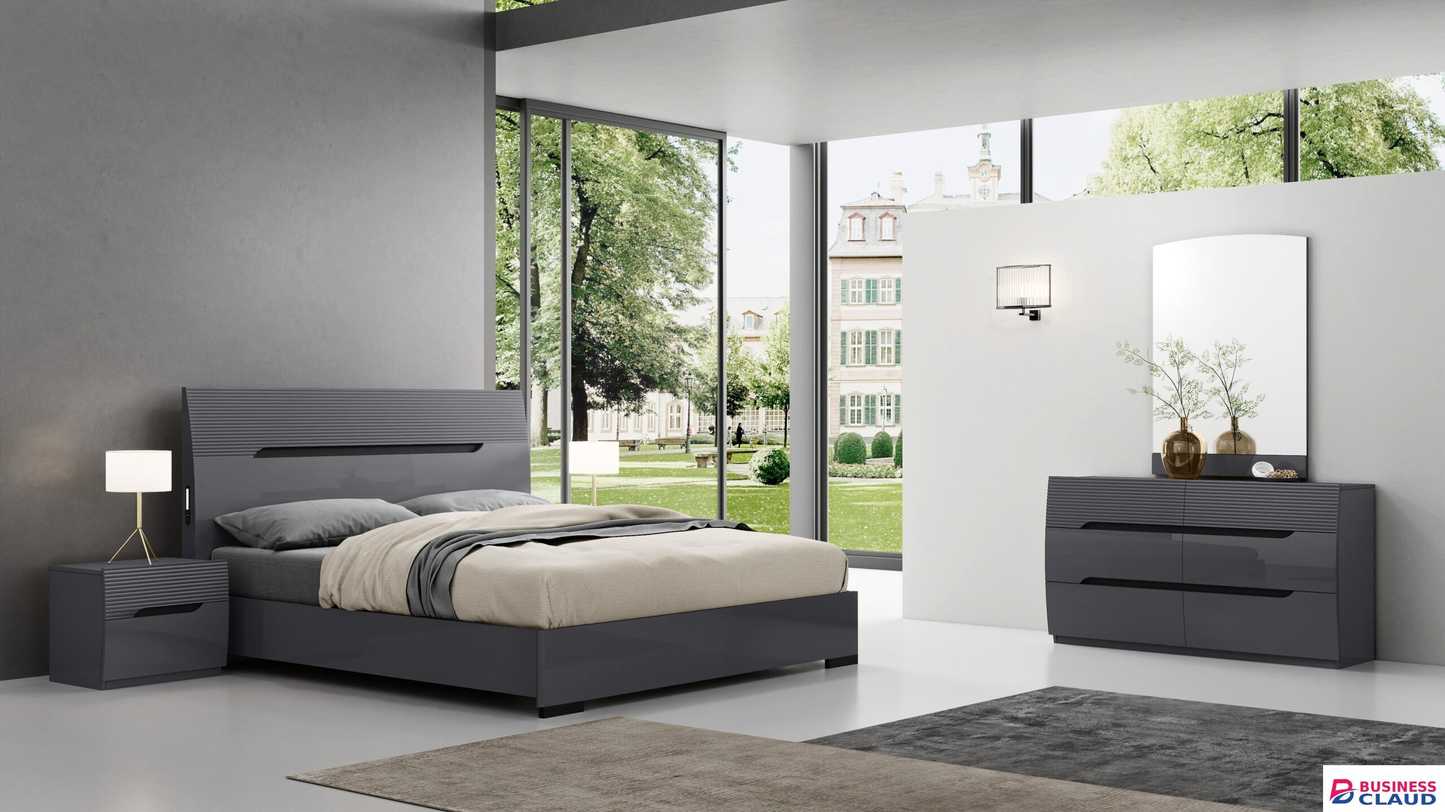 Wynnlow King Bed + 2 Bedsides