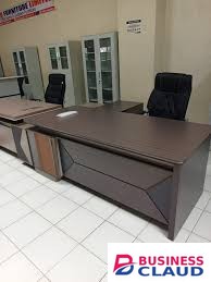 1.6 M L Shaped Executive Office Desk