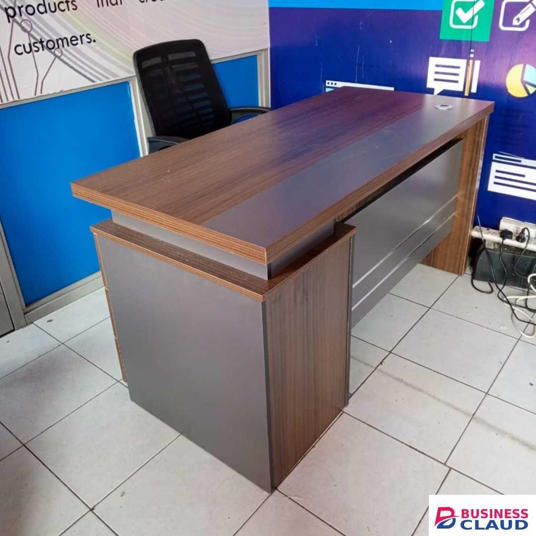 Gucca 140cm executive office desk - Furniture Mart