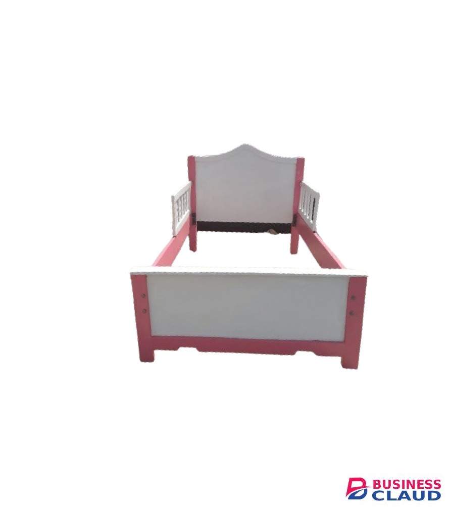 Kids bed with double safe